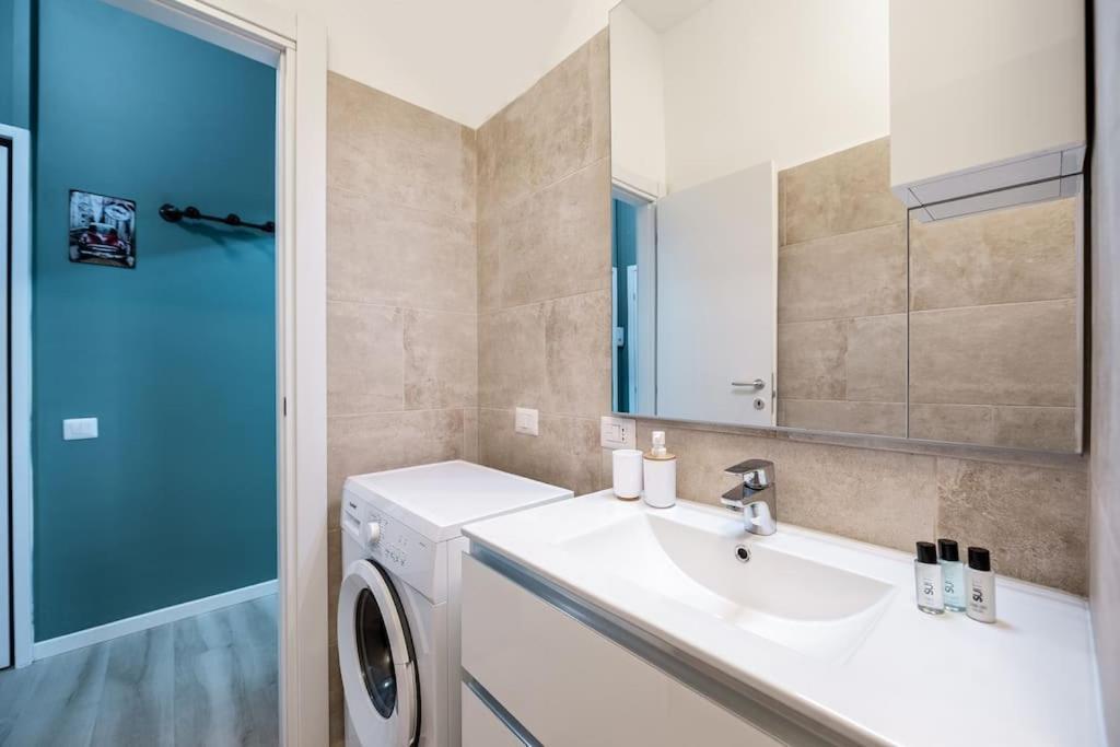 Linate Airport Elegant Suite,Tram 1 Minute Away Милано Екстериор снимка